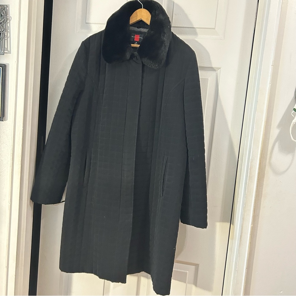 Gallery quilted black coat with faux fur collar. Size L